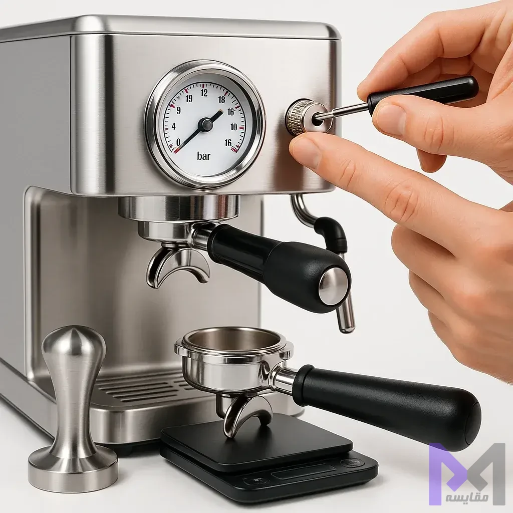 تنظیم فشار پمپ اسپرسوساز تنظیم فشار پمپ اسپرسوساز با نمایش گیج فشار و پیچ تنظیم در اسپرسوساز خانگی